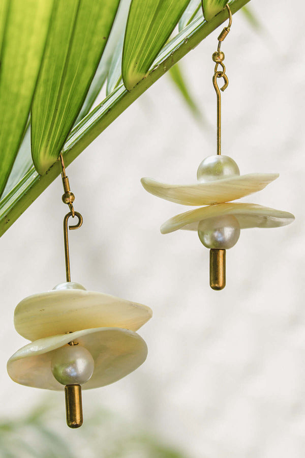 Daria Pearl & Shell Earrings - Yell with Us